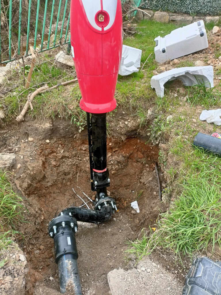 Poteau incendie installé pour un camping du 06